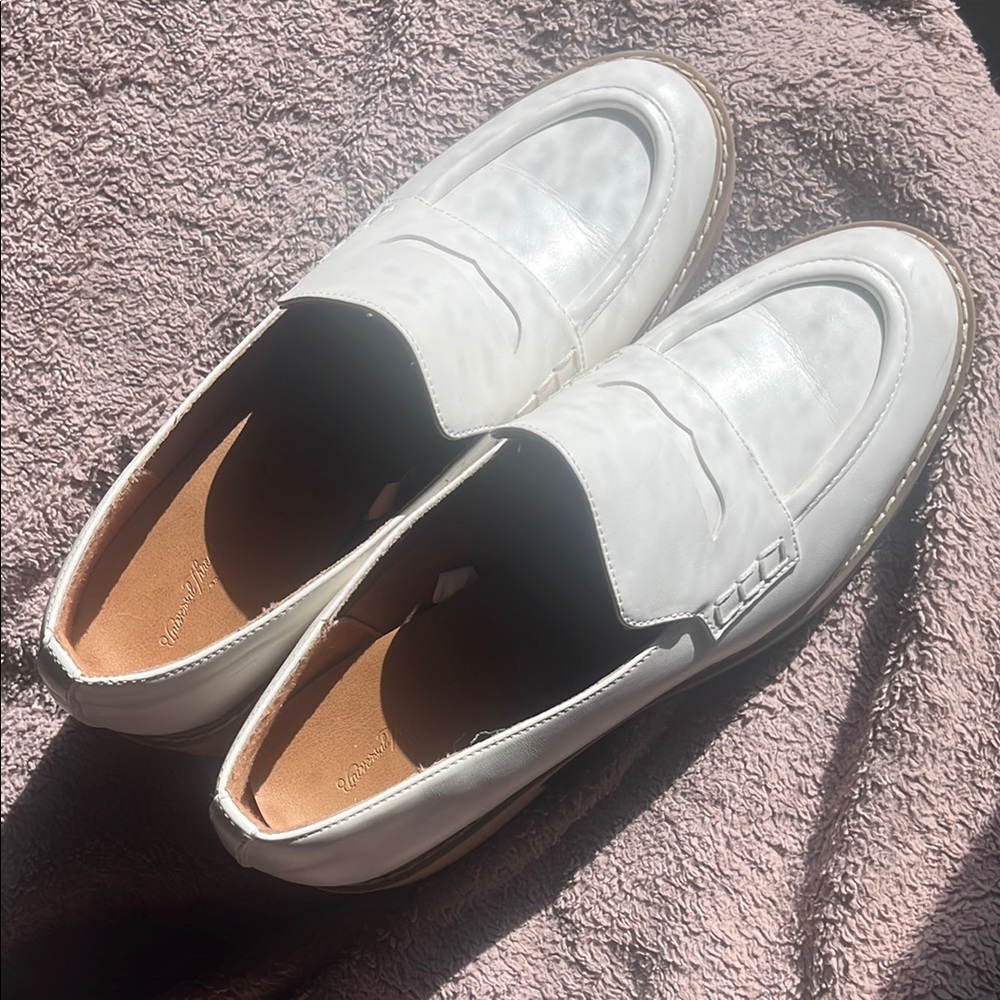 Elegant White Loafers for Women - Picture 7 of 8